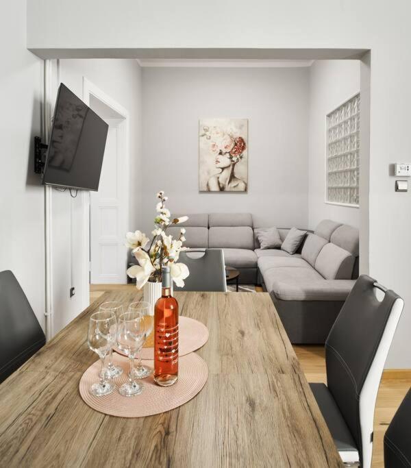 City Twenty 2Bdr Apartment By Irundo Zagreb Bagian luar foto